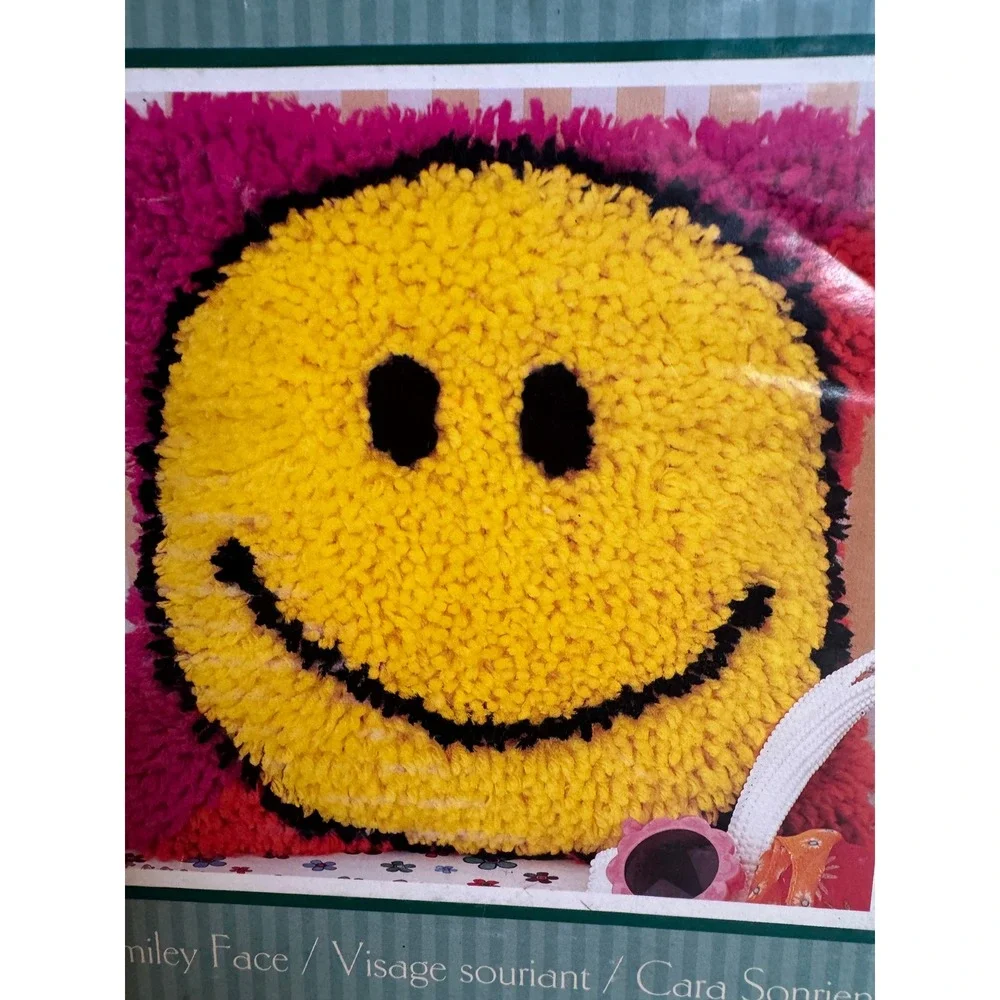Natura Smiley Face Latch Hook‎ Kit 12x12 Complete Craft Kit Yarn Canvas Retro
